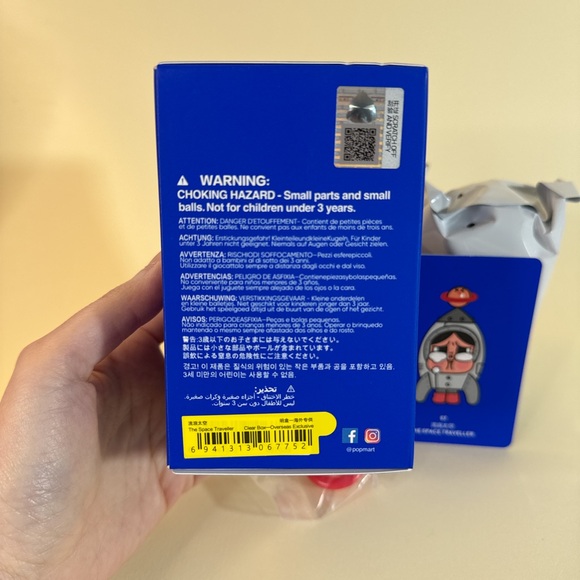 Crybaby Crying to the Moon • Space Traveller • POPMART - Picture 4 of 6